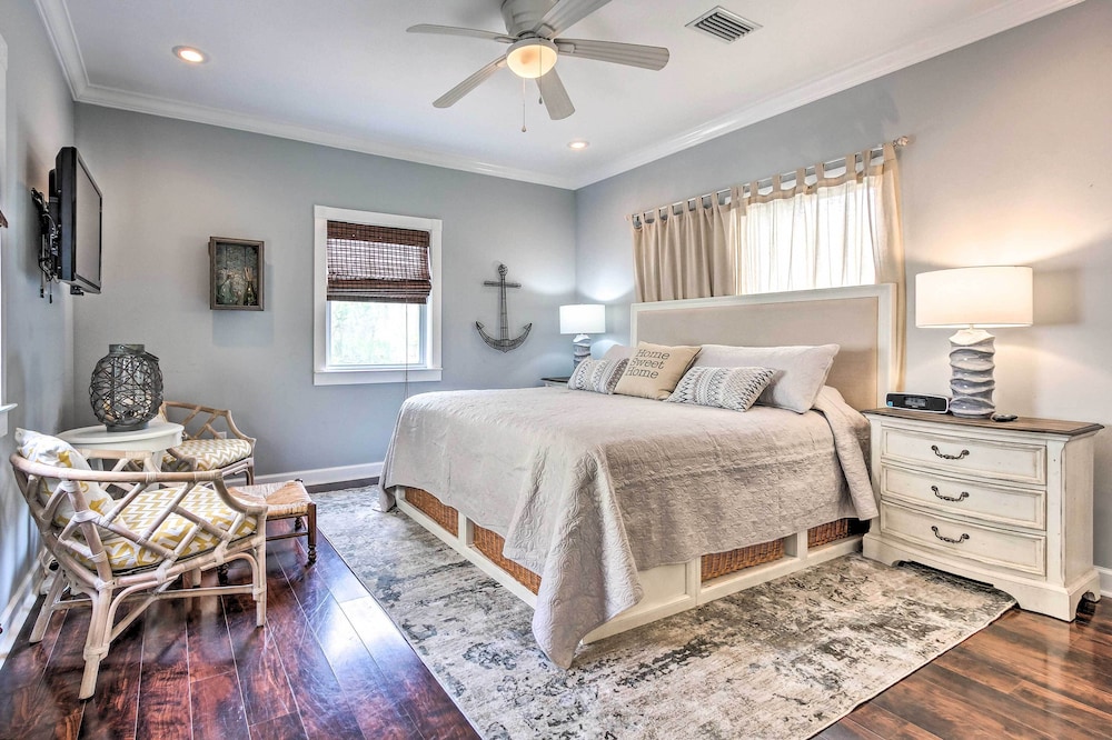 Grand Destin Getaway - Walk a Block to the Beach!
