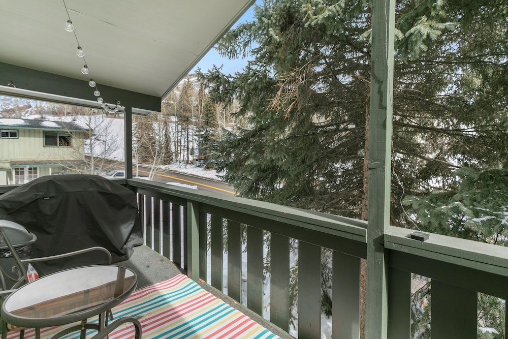 925 Red Sandstone 3 Bedroom Condo by RedAwning view 2