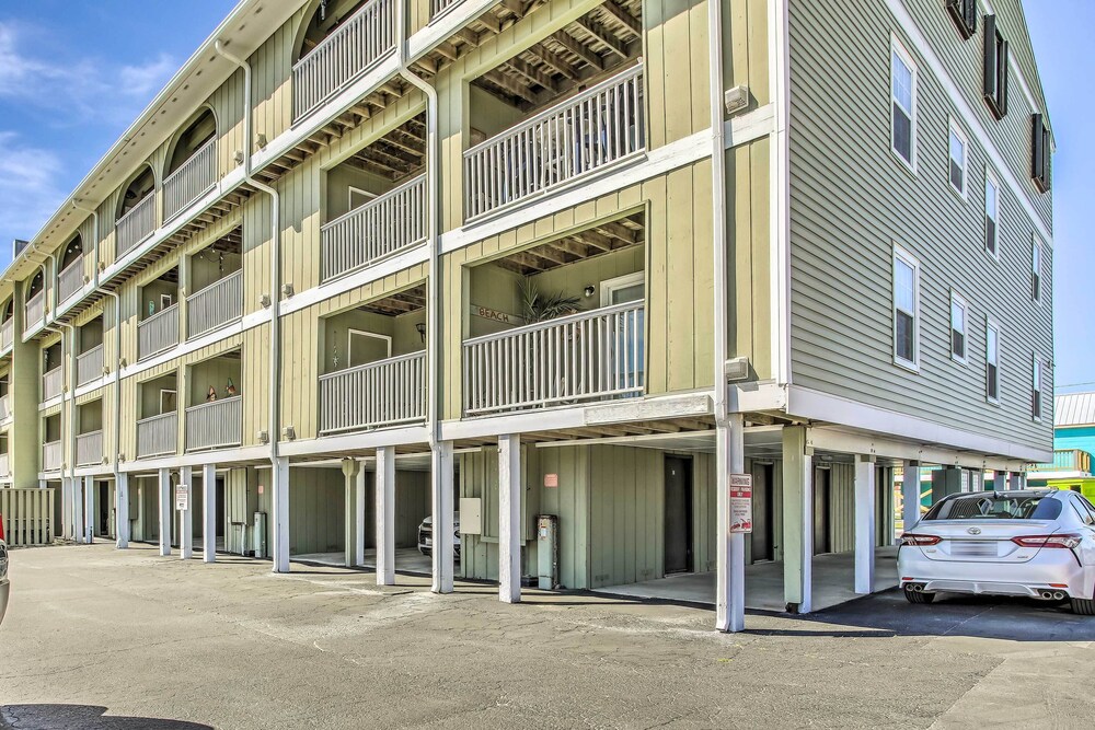 Cozy Carolina Beach Condo w/ Ocean Views! view 4