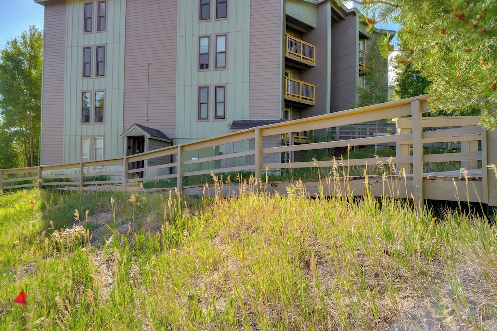 Close to Rocky Mtn Slopes! Cozy Silverthorne Condo