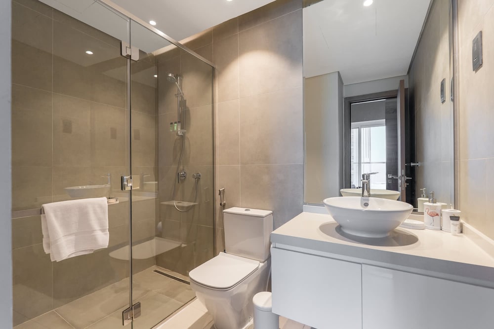 Modern 1-bed With Partial Sea Marina View