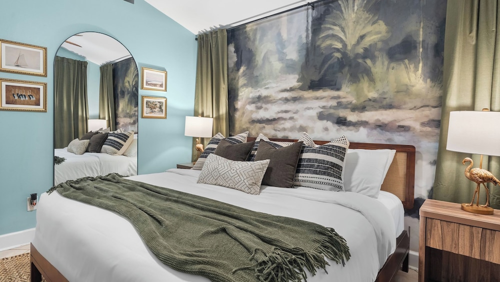 PCB Stay w/ Heated Pool, Hot Tub, Bars, Game Room & Quick Walk to Beach The Jade Oasis by Avantstay