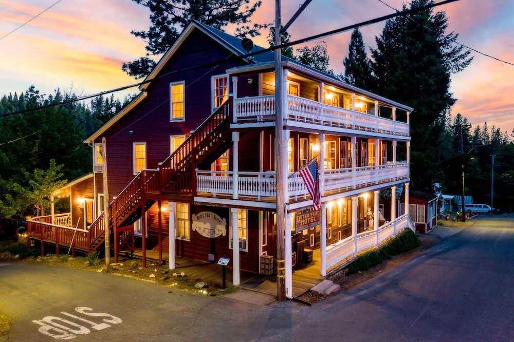 The Dutch Flat Hotel