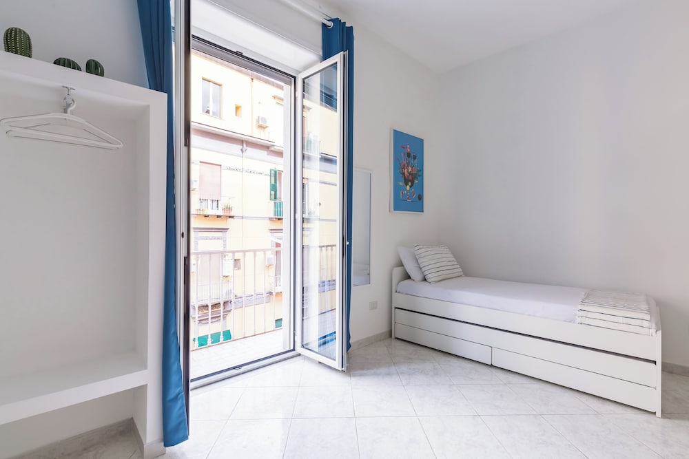 White&Blue Apartment at Sanità by Wonderful Italy