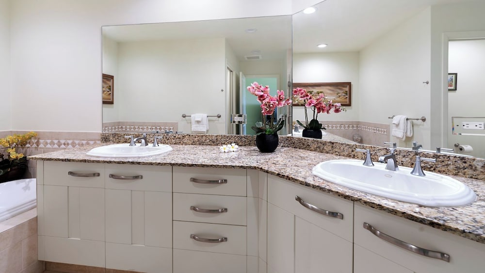 Updated Townhome Ocean View Private BBQ & Lanai - Vrkcv