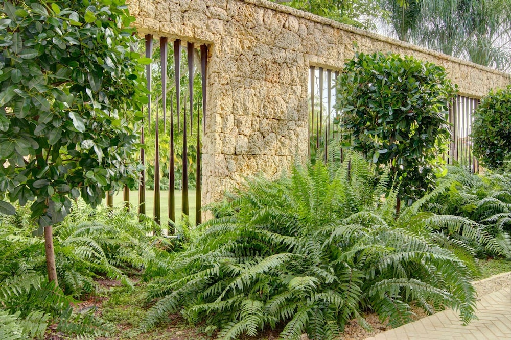 Architect s Estate w Pool Private Chef Butler