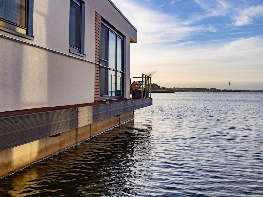 Hausboot Floating House in Ribnitz-damgarten