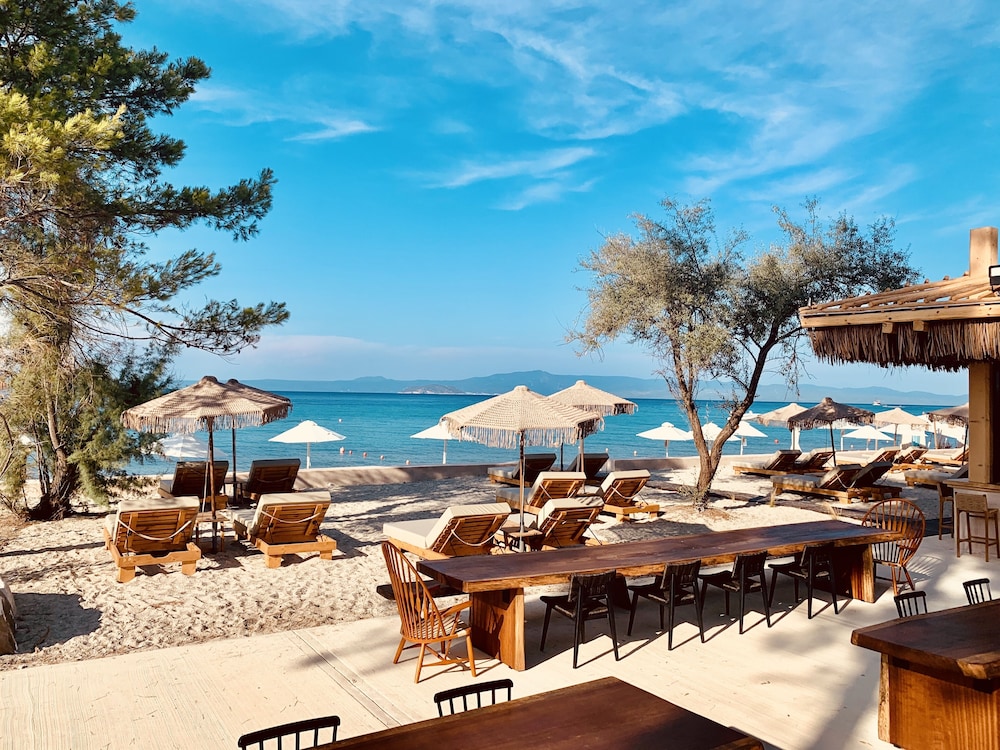 MAKO Sea & Suites view 5