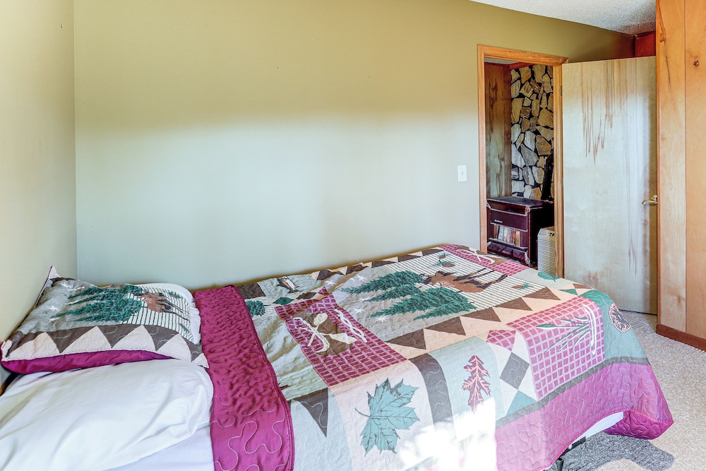 2 Mi to Ski Slopes! Mtn-view Home in Mars Hill