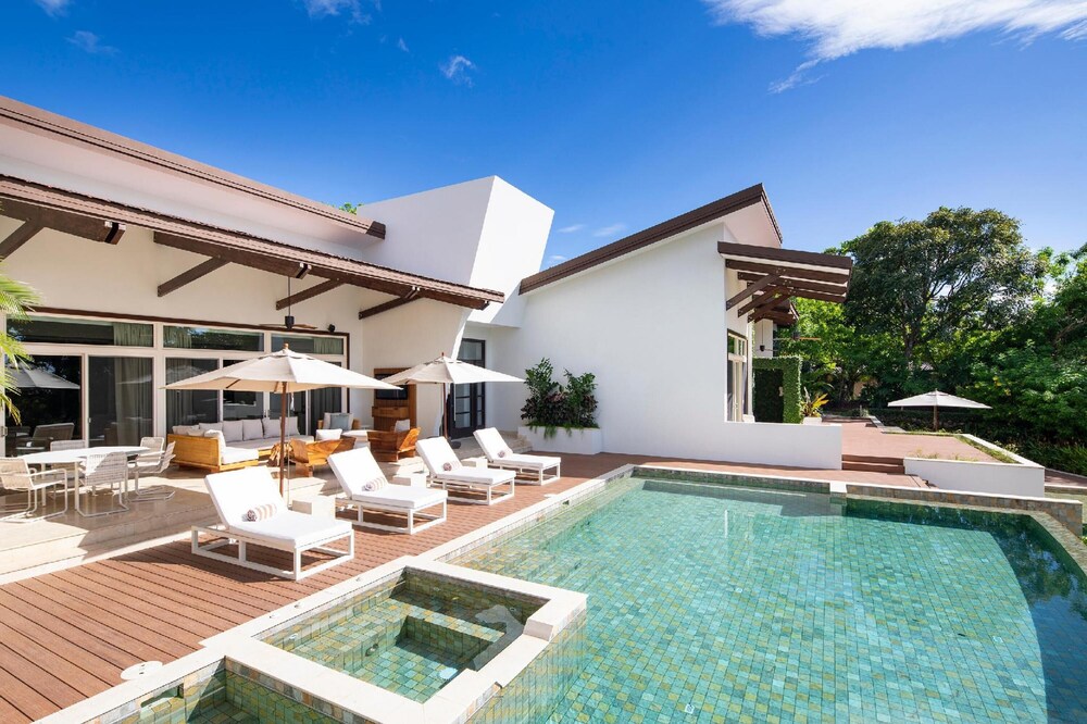 Villa Belvedere Pacific Sunsets 2 Private Pools