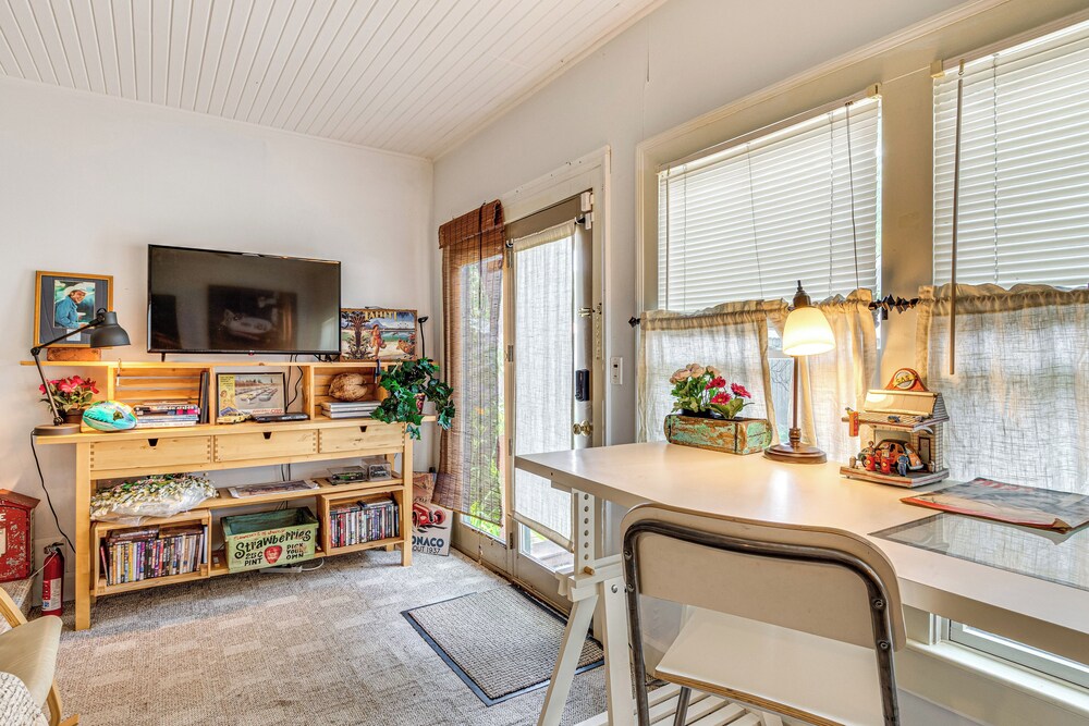 1/2 Mi to Indy Motor Speedway: Home w/ Yard!