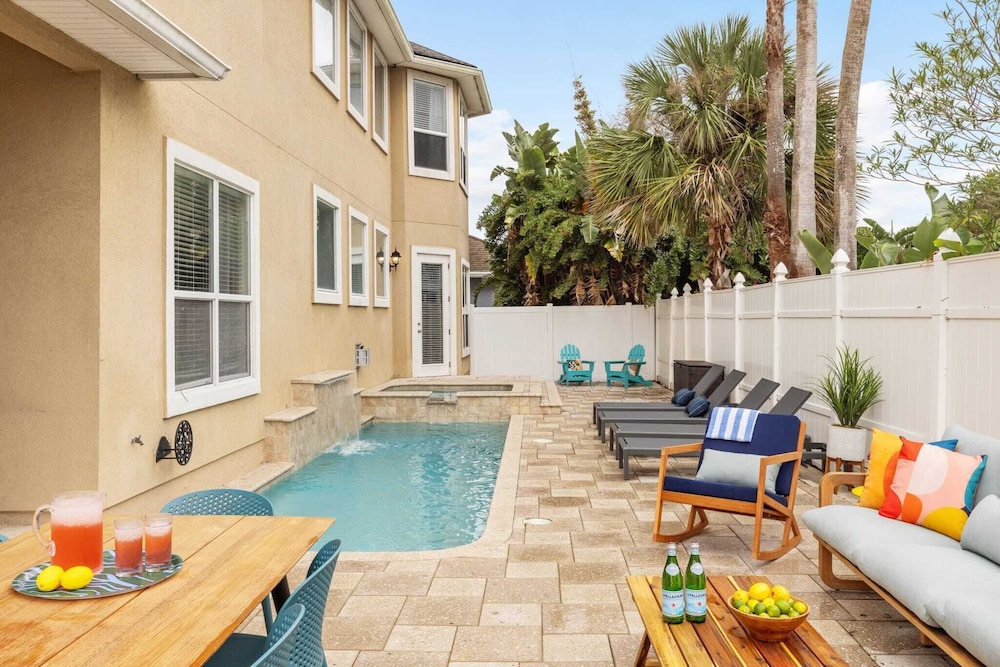 Sleeps 18! Pool, Hottub, Game Room, Blocks to Beach Vilano Villa by Avantstay