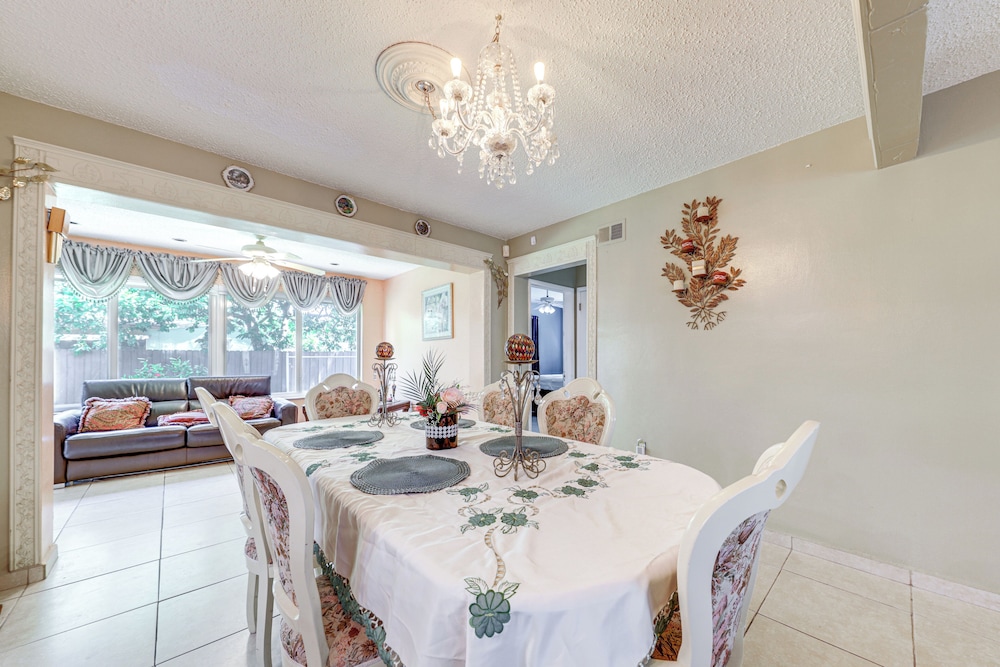 4 Mi to Hard Rock Stadium: Miramar Home w/ Bbq!