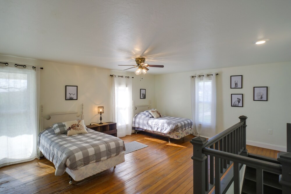 Spacious Missouri Vacation Rental w/ Fire Pit! view 4