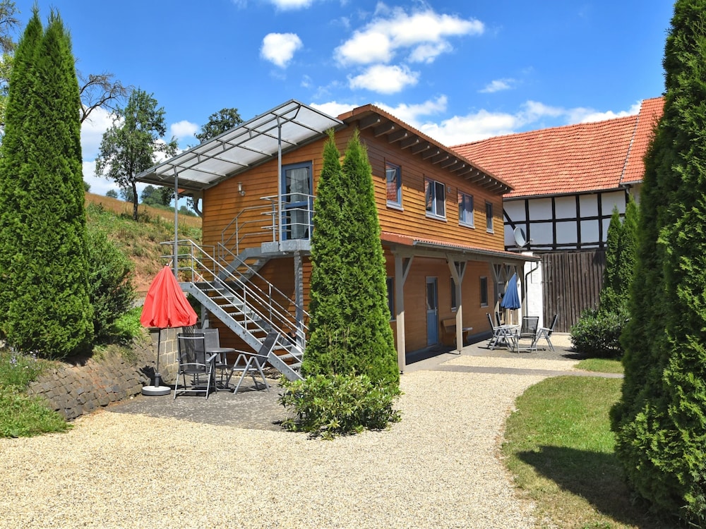 Geraumiges Ferienhaus im Kellerwal mit Terrasse view 2