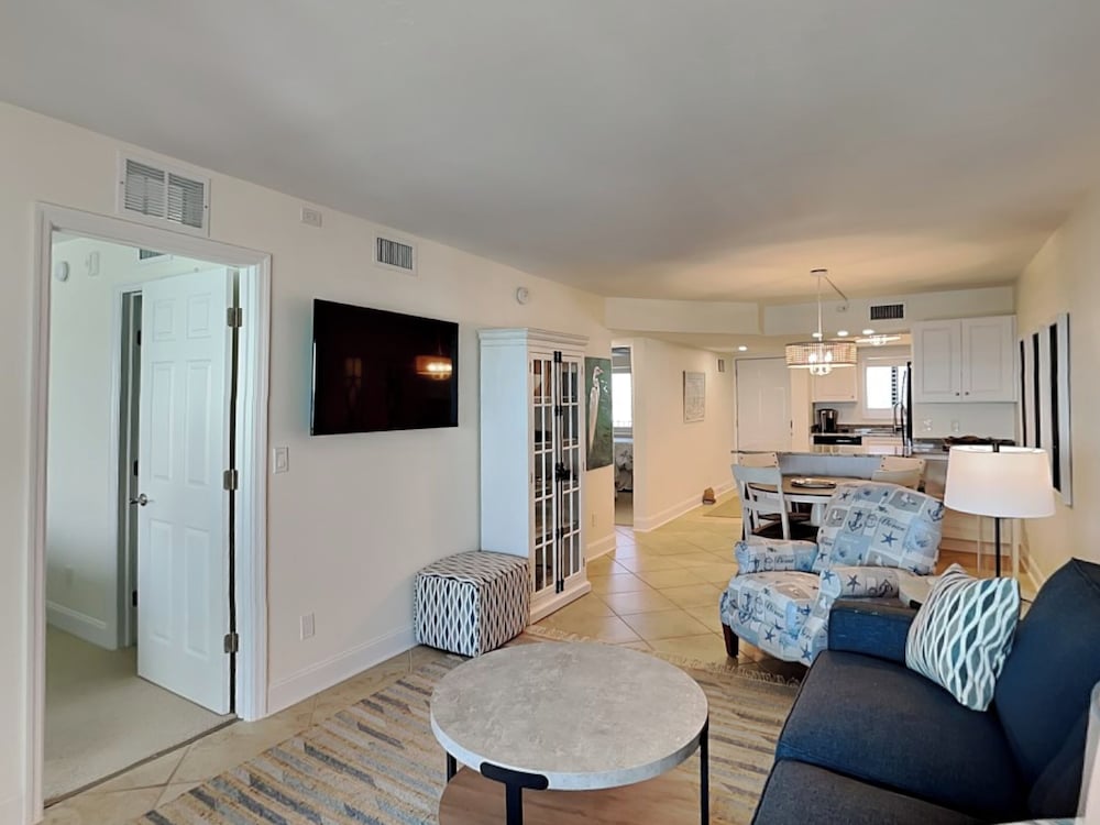 Seaside 4 by Distinctive Beach Rentals