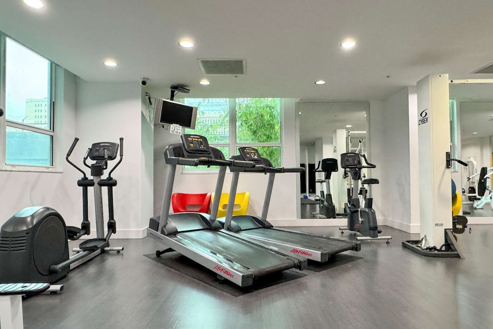 Stylish City Loft Downtown Steps to Bayfront Park