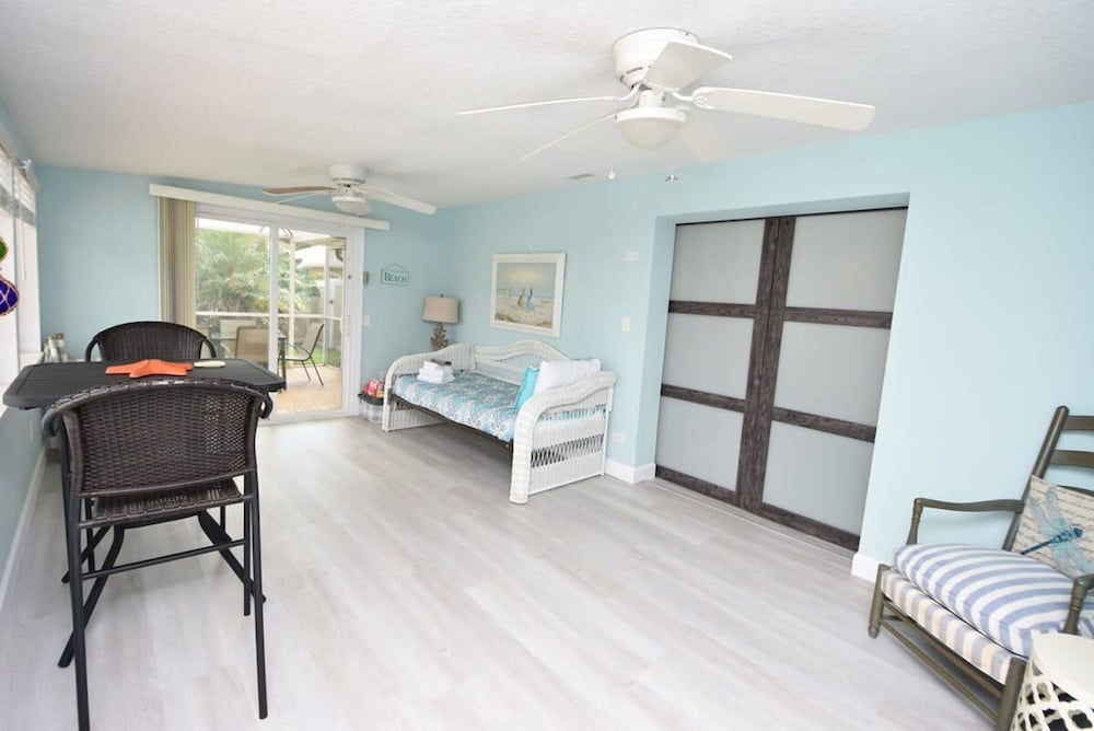 Hidden Oasis Spacious Home With Salt Water Heated Pool Hot Tub Fenced Yard Pets are Welcome