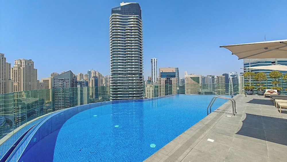 Vogue Condor Star Dubai Marina Pool