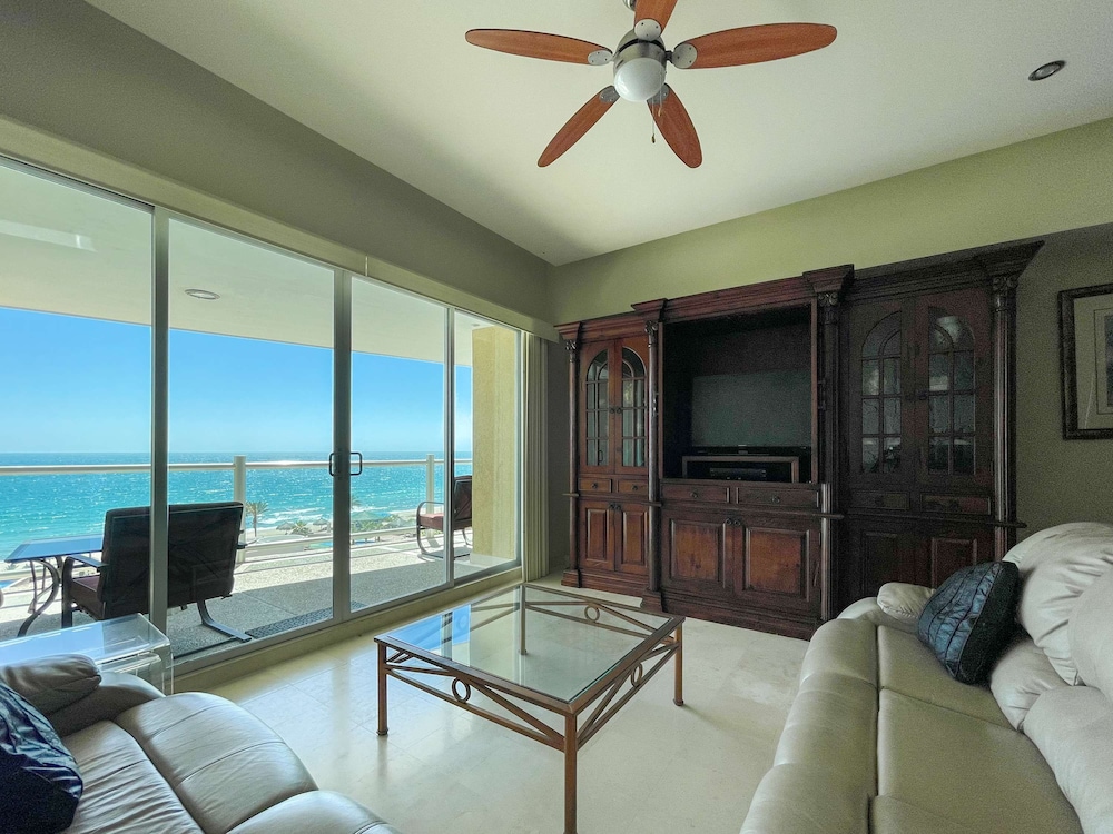 Hidden Gem Condo With Pools Private Beach