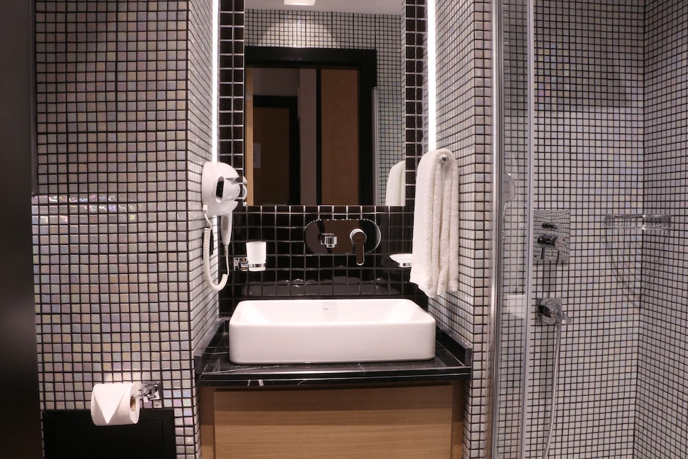 Four-G Hotel - Image 41