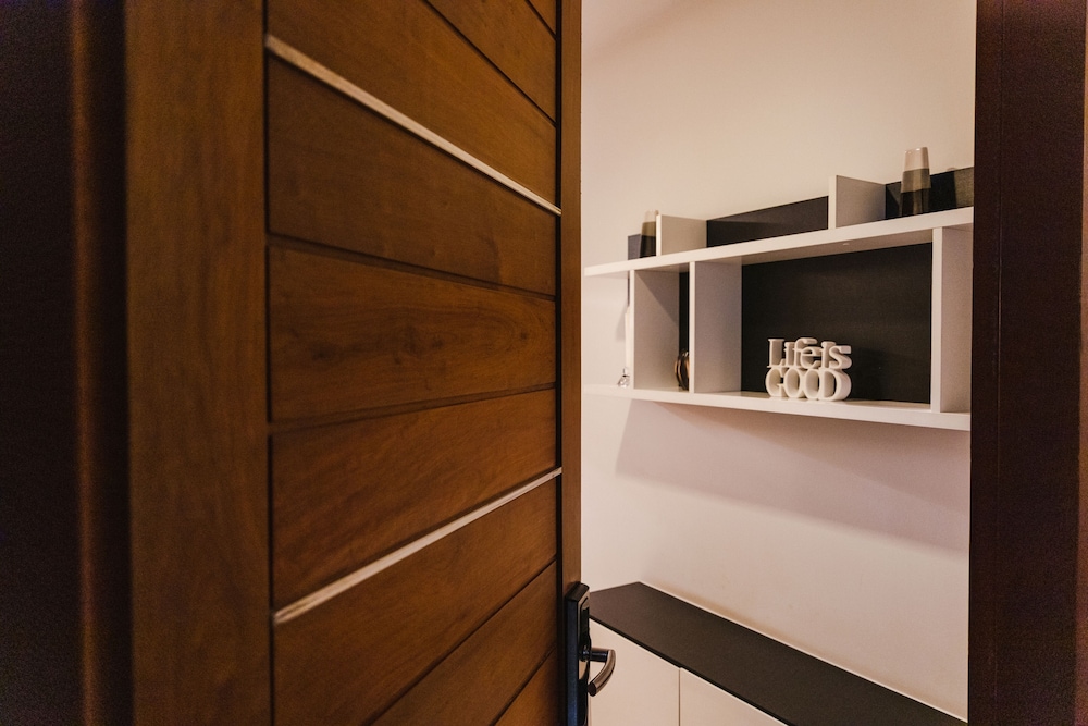 Beverly 33 Suites by PROMPT HOLIDAY HOME