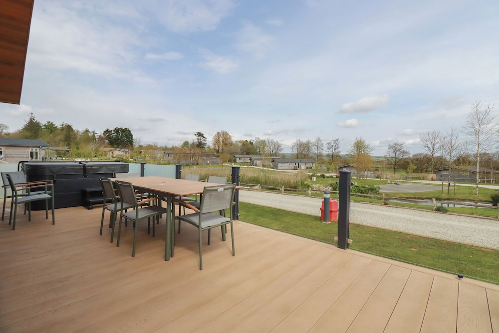 4 Meadow Retreat