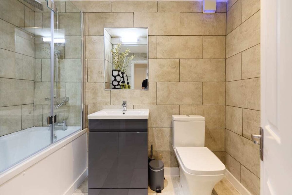 The Goodge Street Place - Bright 2bdr Flat