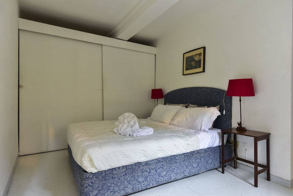 Monti Secret Garden Apartment
