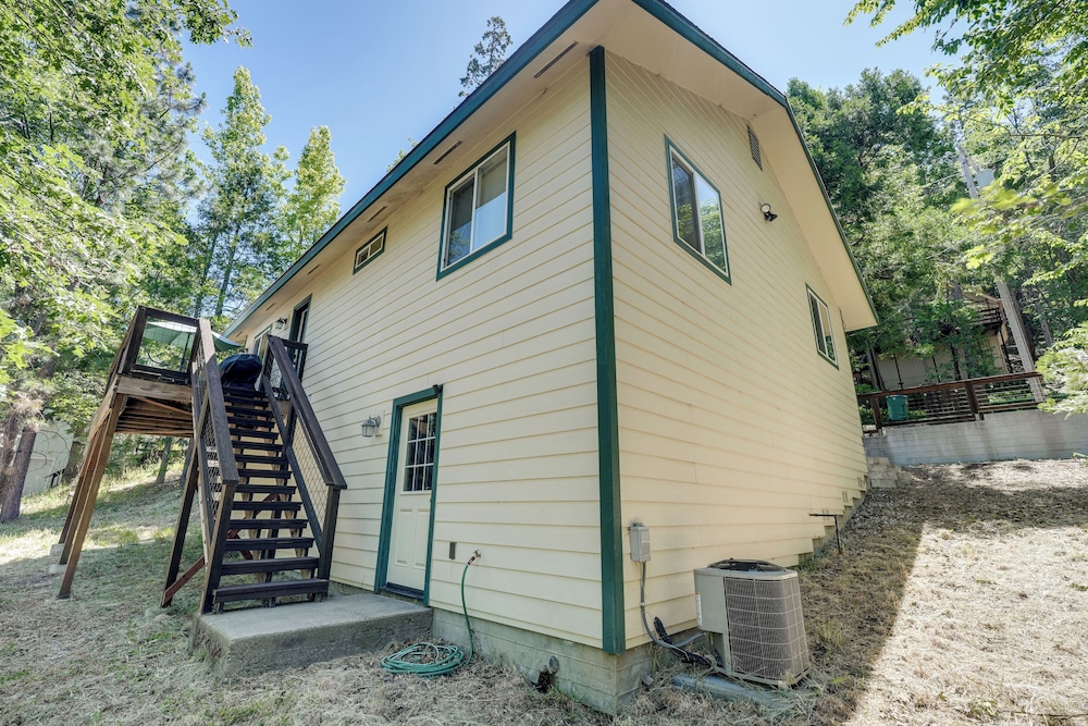 Walk to Dtwn: Charming Family Cabin in Twain Harte