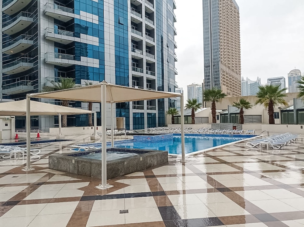 Chic Marina-view Studio in Bay Central Marina