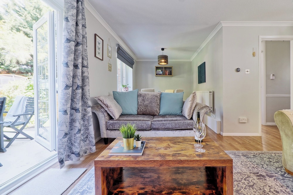 Tranquil Garden Retreat in Buckhurst Hill