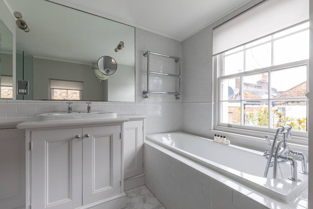 Kensington Place IV by Onefinestay