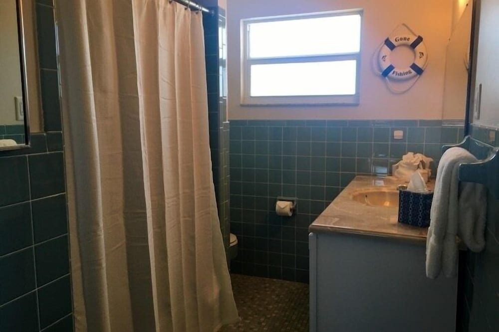 763 North Shore Upstairs 3 Bedroom Apts by RedAwning