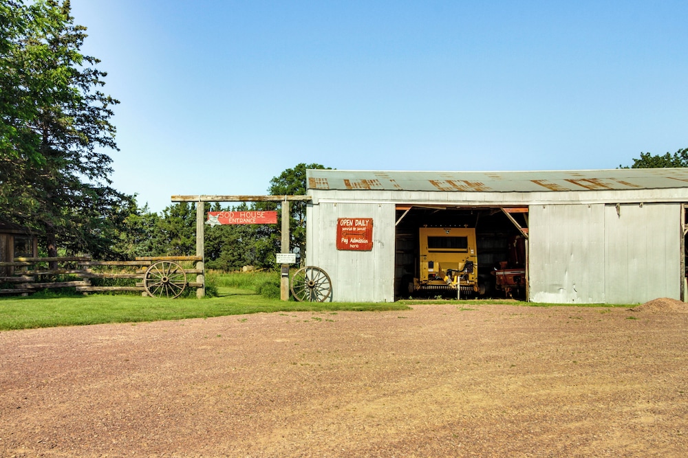 Pioneer-era Retreat in Sanborn w/ Museum Access