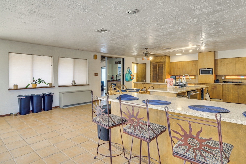 Perfect For Groups! Socorro Home Near NM Tech