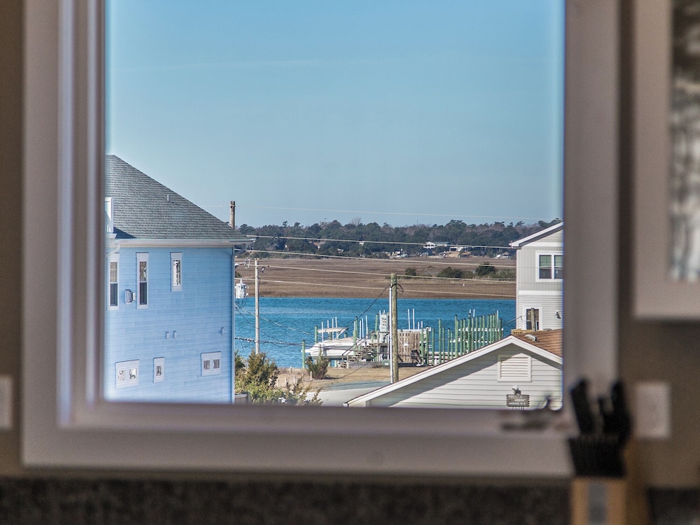 Sunshine Daydreams by Topsail Realty