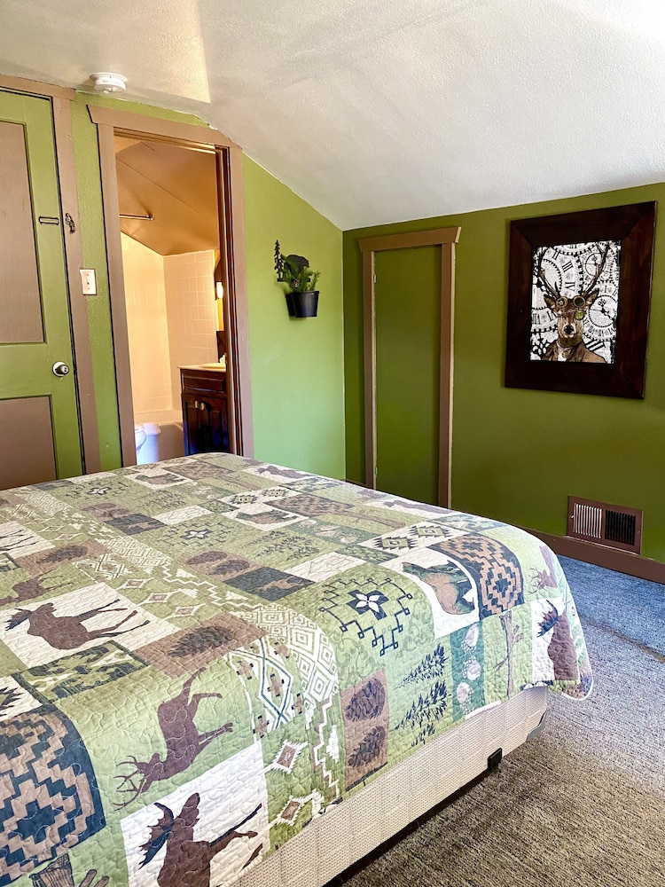 Moosehead Lodge & Cabins