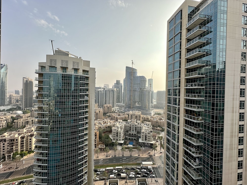 Lux BnB I The Residences I Sky Line Views