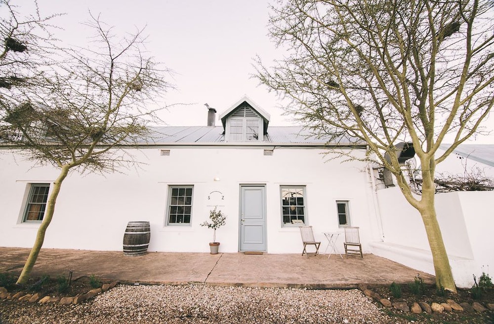 Shiraz Estate Villa & Studios