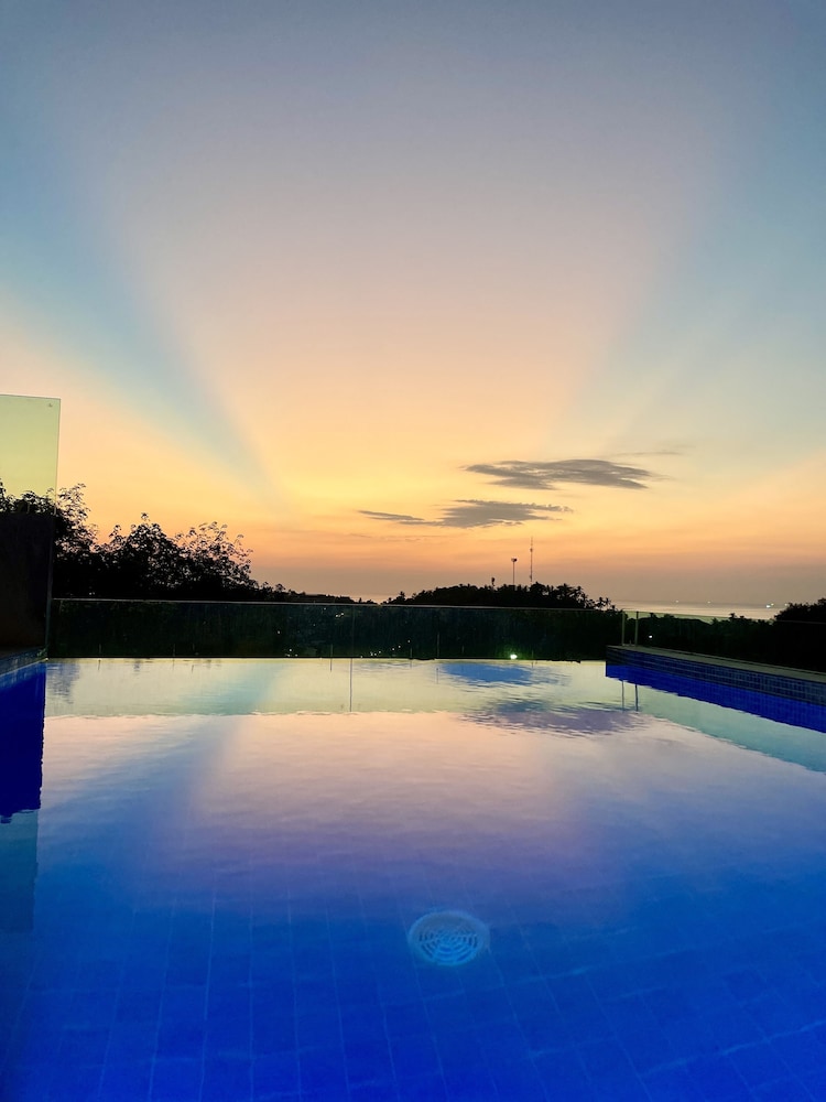 Baan Saint Tropez Villas Kata Beach