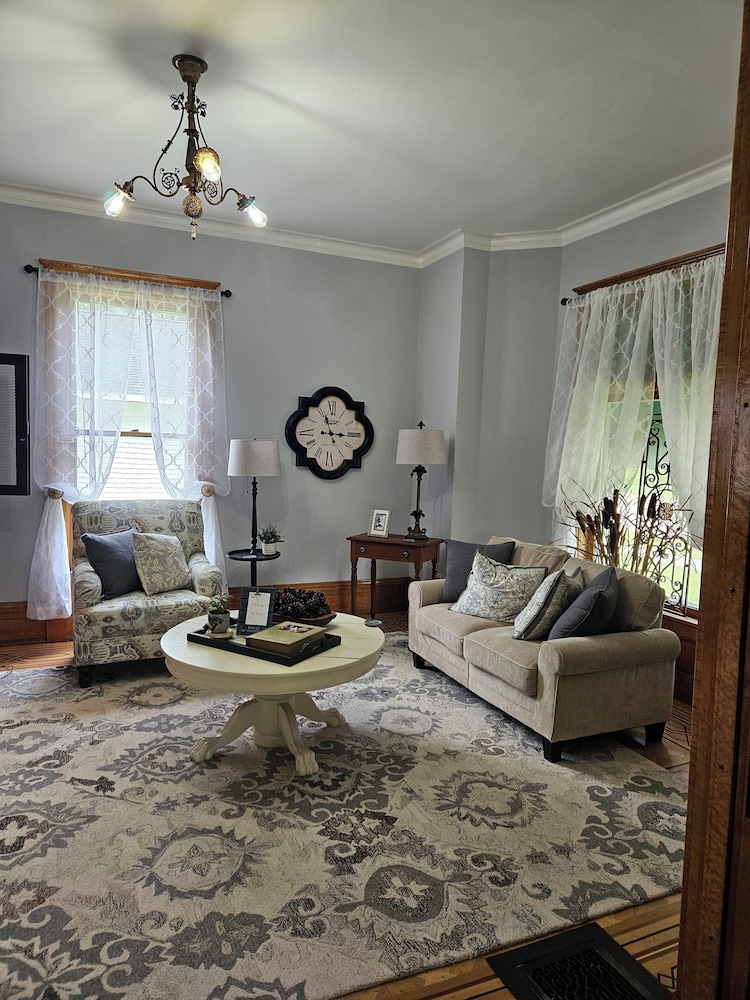 Maon House Bed and Breakfast