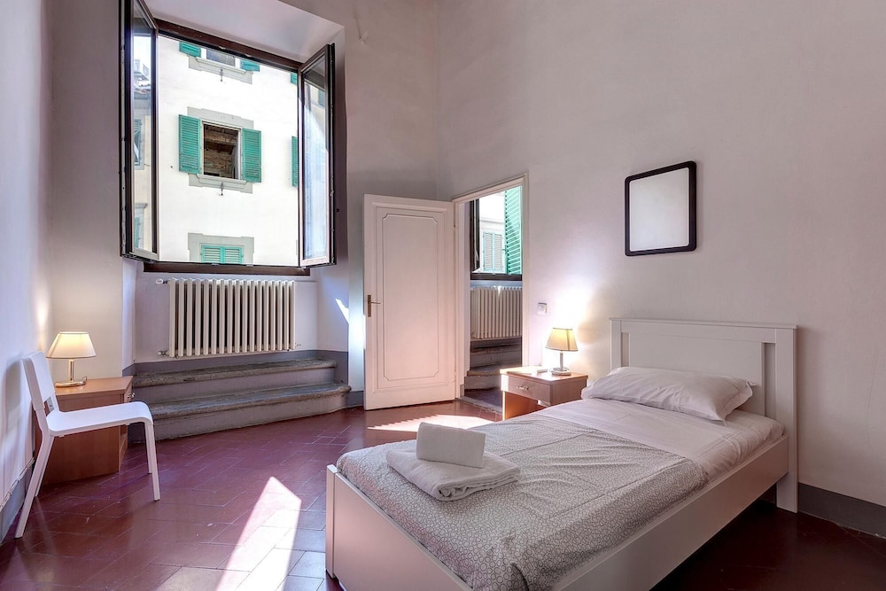 Servi 34 in Firenze With 3 Bedrooms and 2 Bathrooms