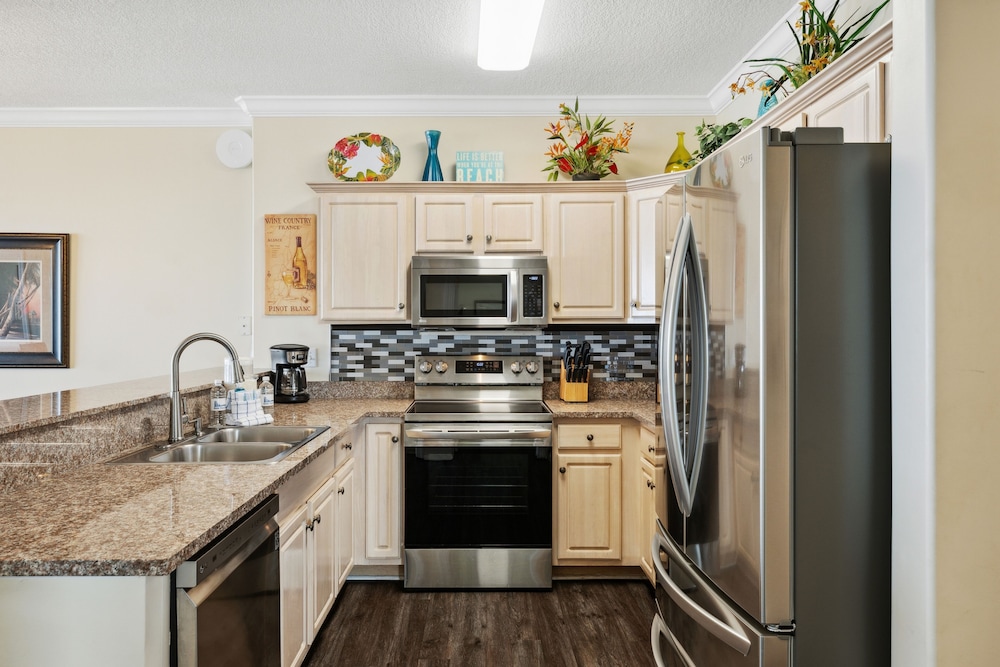 Twin Palms by Book That Condo