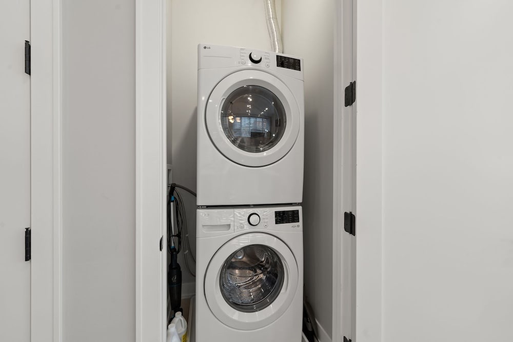 New Building in Med District - Modern 2bed 2bath