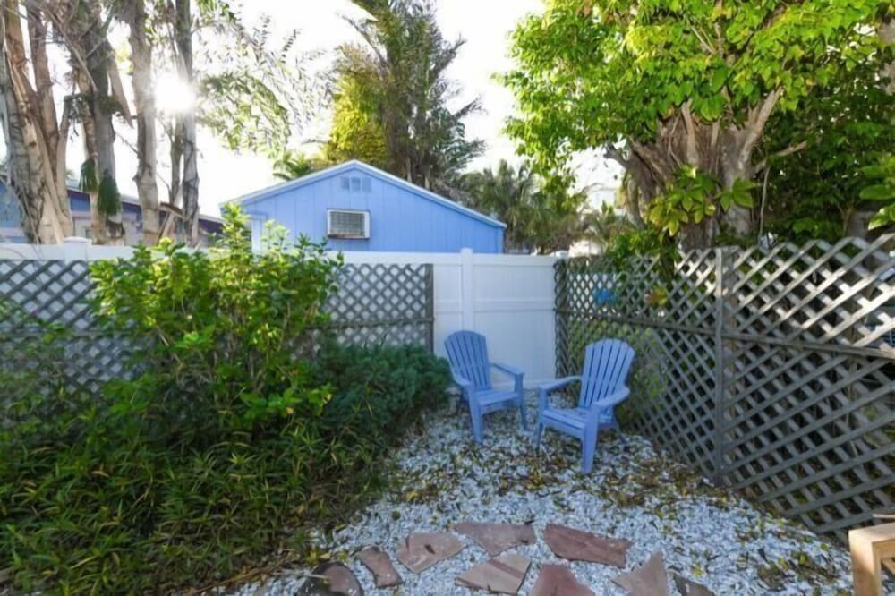 110 31st St 2 Bedroom Cottage by RedAwning view 2