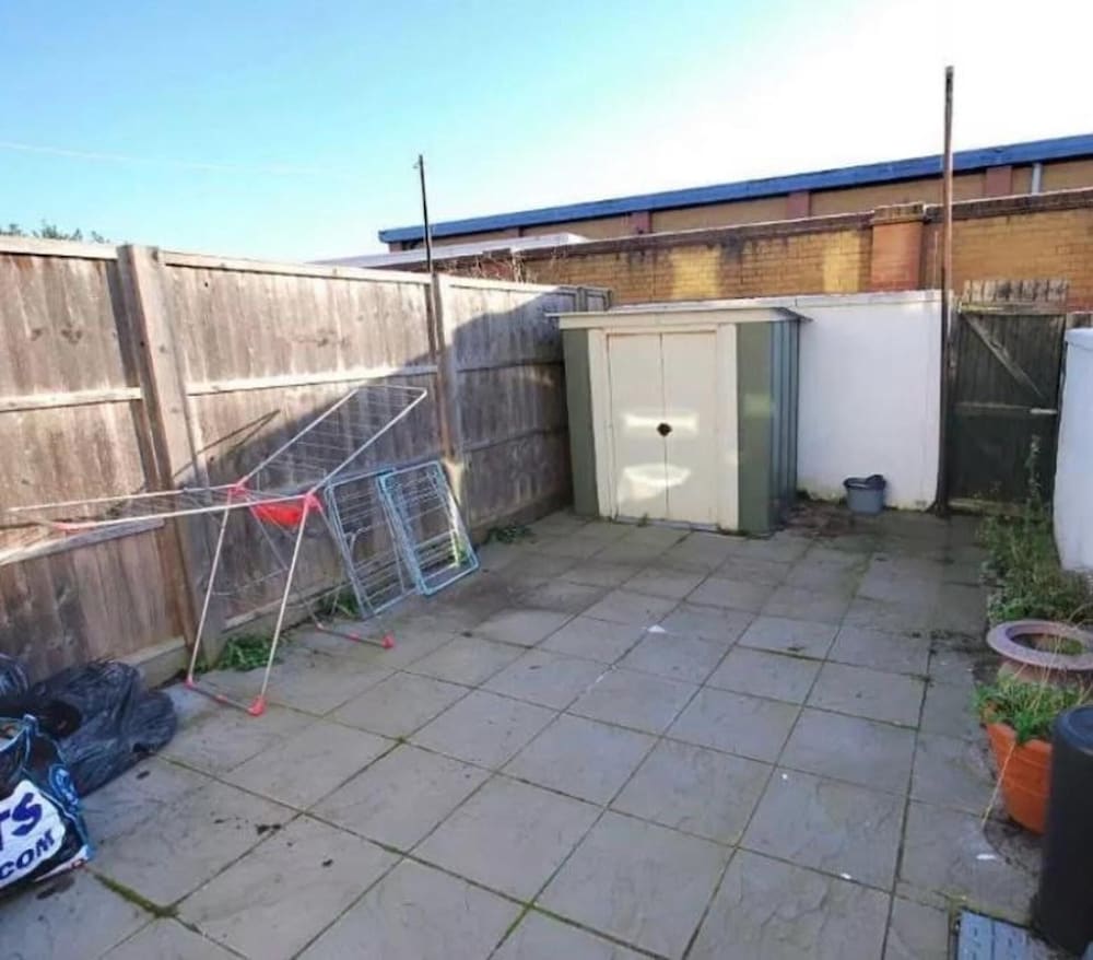 Spacious Four-bedroom House With Garden in Wembley