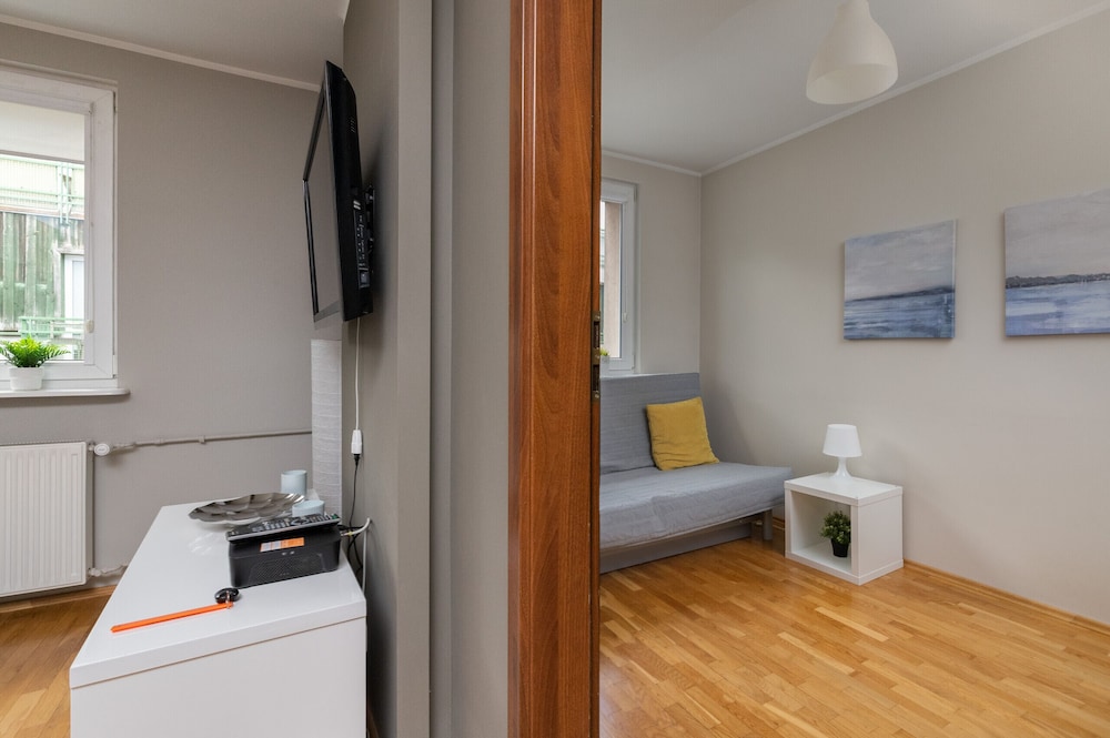 Malczewskiego Apartment by Renters view 3