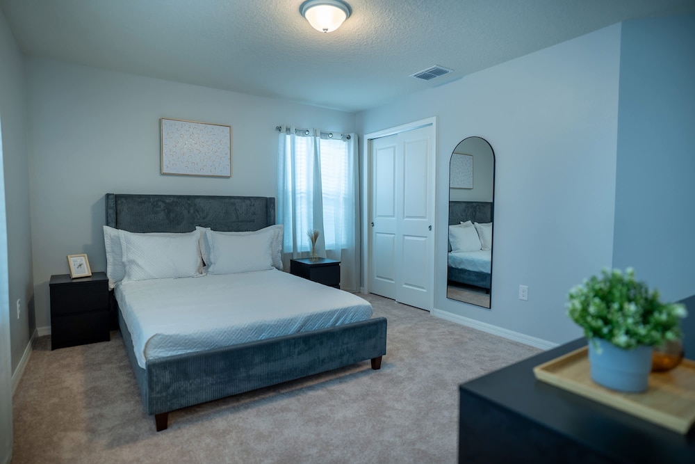 Fun and Relax 10 Bed Home Pool Themed Rooms