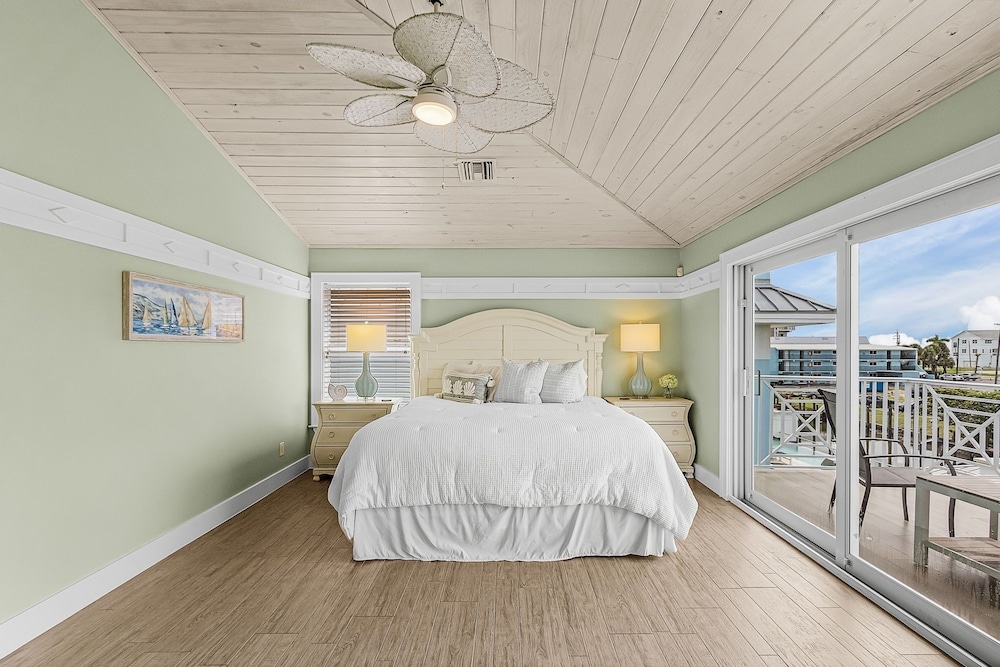 571 Seabatical: Canal Front With Pool! 5 Bedroom Home